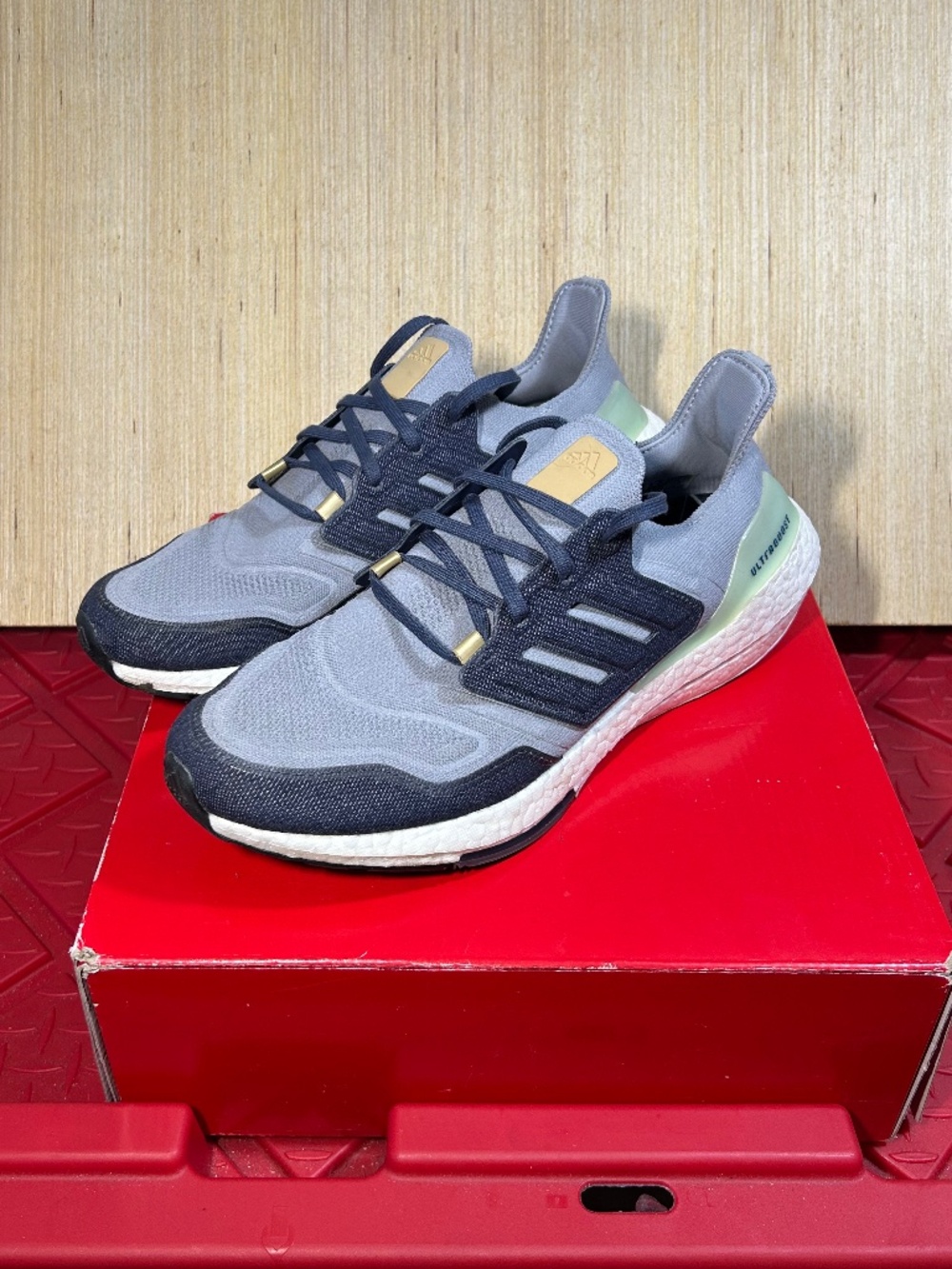 Adidas UltraBoost 22 Halo Silver/Shadow Navy/Linen Green GX9158 Men Size 11